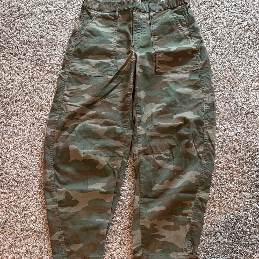 GAP Women's Camo barrel Pants - Green/Tan